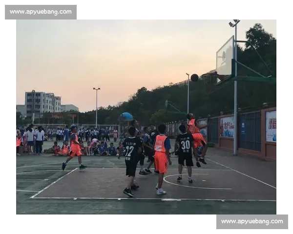 今日篮球赛场群雄逐鹿精彩对决点燃球迷热情与青春拼搏书写新篇章 今日篮球赛场群雄逐鹿精彩对决点燃球迷热情与青春拼搏书写新篇章