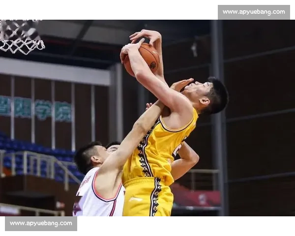 《全球足球盛事再掀高潮 各大联赛争冠之战进入白热化阶段》